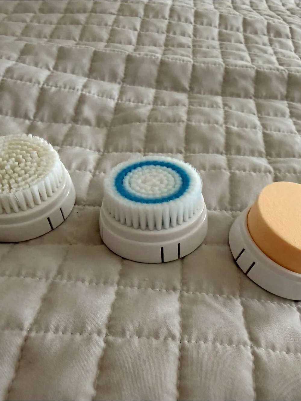 L'CORE Paris Ultra Micro Dermabrasion Brush - White Pearl Box